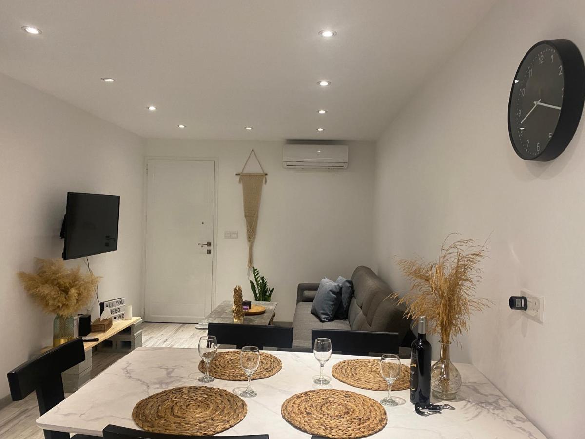 Luxury Lavender Apartment Larnaca Luaran gambar
