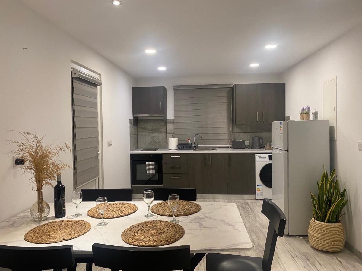 Luxury Lavender Apartment Larnaca Luaran gambar
